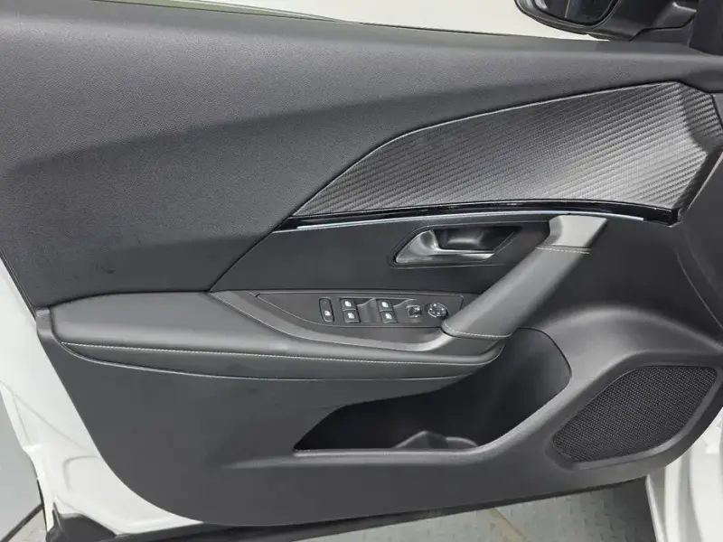 2021 Peugeot 2008 с пробегом 40 428 км