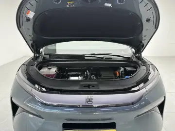 2025 BYD Tang L с пробегом 10 600 км