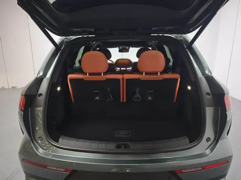 2025 BYD Tang L с пробегом 18 000 км