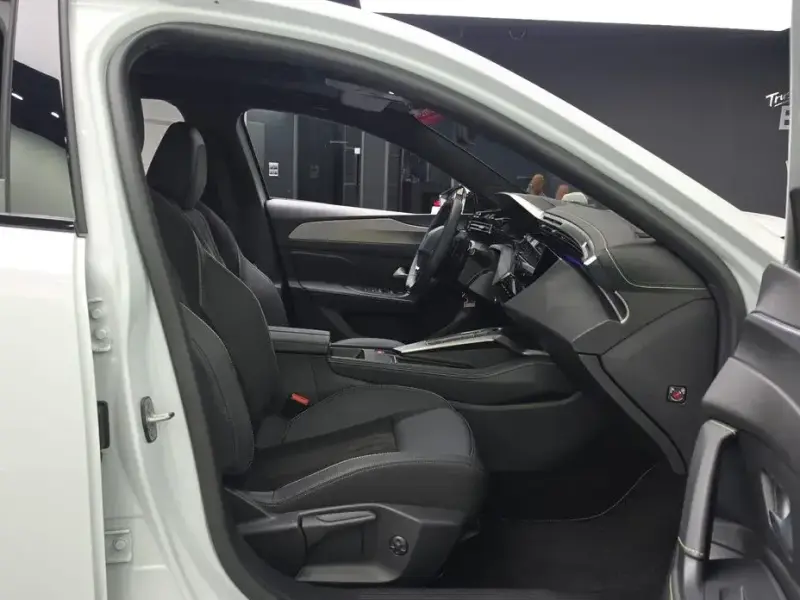 2025 Peugeot 308 с пробегом 4 468 км