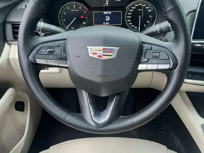 2021 Cadillac CT4 с пробегом 52 000 км