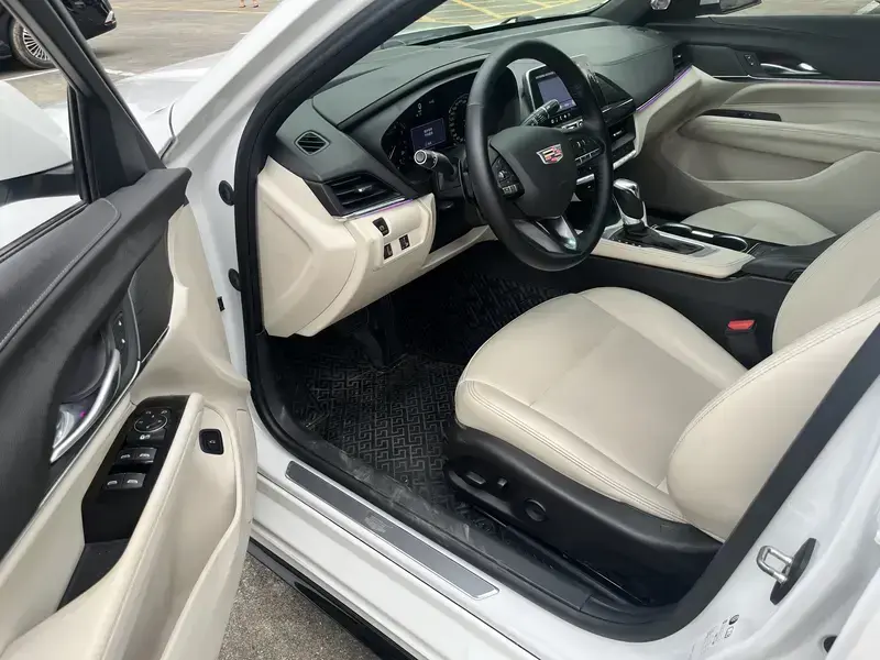 2021 Cadillac CT4 с пробегом 52 000 км