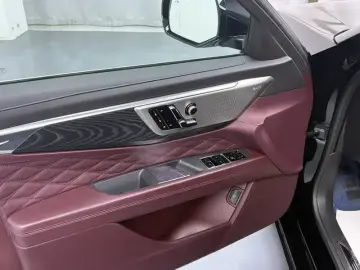 2023 Cadillac CT6 с пробегом 18 000 км