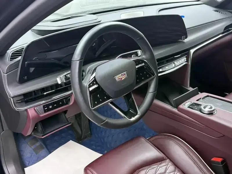 2023 Cadillac CT6 с пробегом 18 000 км