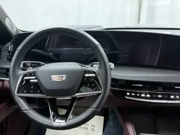 2023 Cadillac CT6 с пробегом 18 000 км