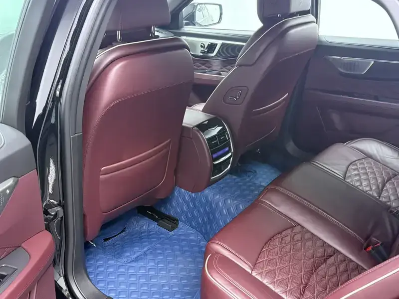 2023 Cadillac CT6 с пробегом 18 000 км