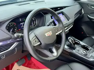 2021 Cadillac XT4 с пробегом 96 000 км