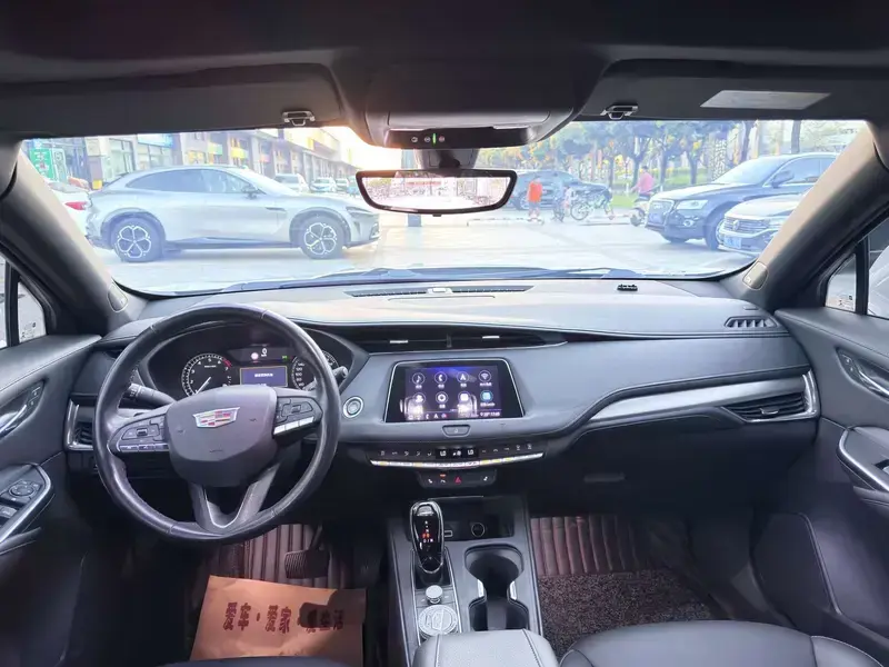 2020 Cadillac XT4 с пробегом 48 000 км