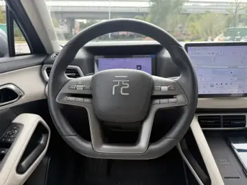 2025 BYD Yuan Up с пробегом 8 000 км