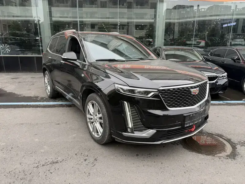 2022 Cadillac XT6 с пробегом 30 000 км
