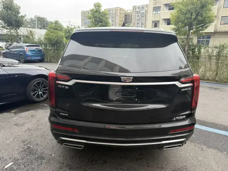 2022 Cadillac XT6 с пробегом 30 000 км