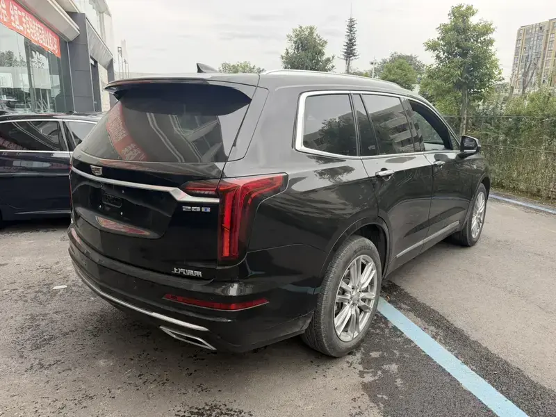 2022 Cadillac XT6 с пробегом 30 000 км