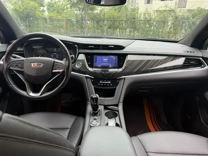 2022 Cadillac XT6 с пробегом 30 000 км