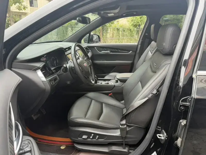 2022 Cadillac XT6 с пробегом 30 000 км