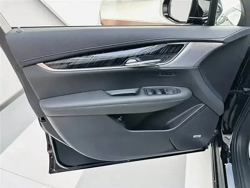 2022 Cadillac XT6 с пробегом 33 000 км