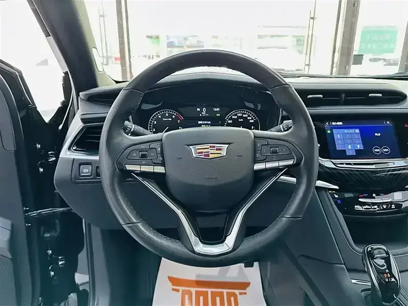 2022 Cadillac XT6 с пробегом 33 000 км