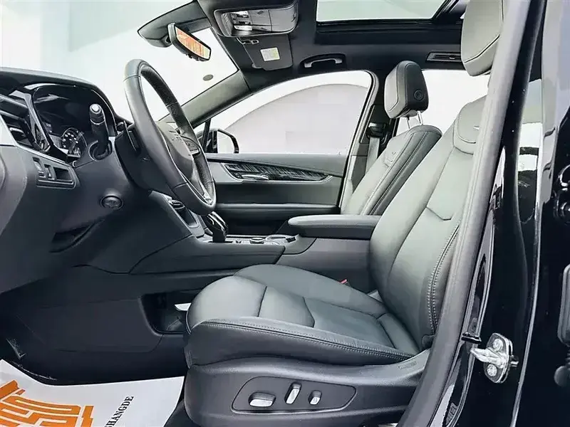 2022 Cadillac XT6 с пробегом 33 000 км