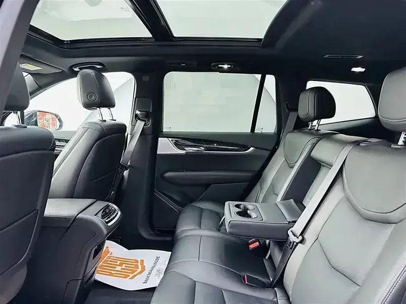 2022 Cadillac XT6 с пробегом 33 000 км