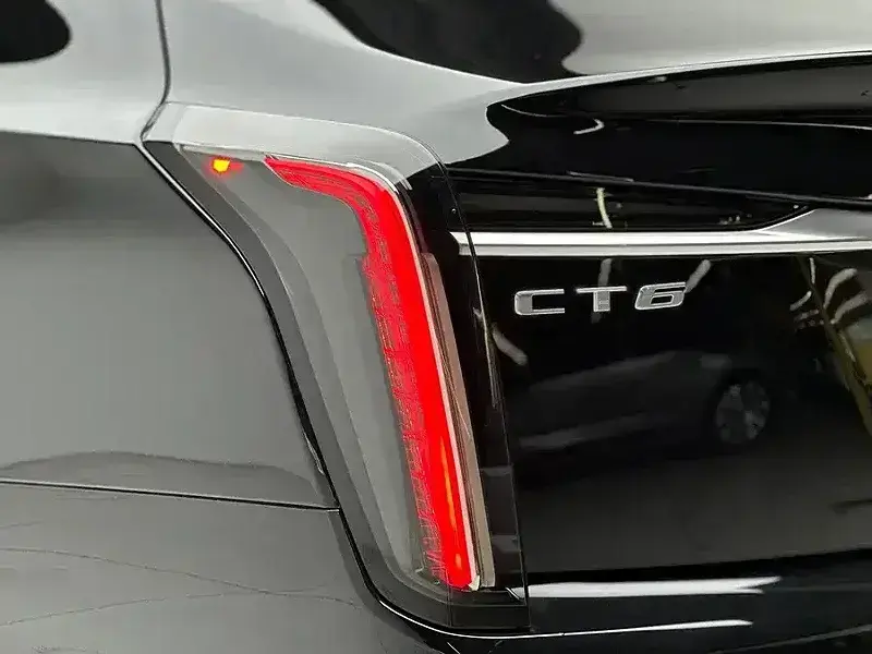 2023 Cadillac CT6 с пробегом 18 000 км