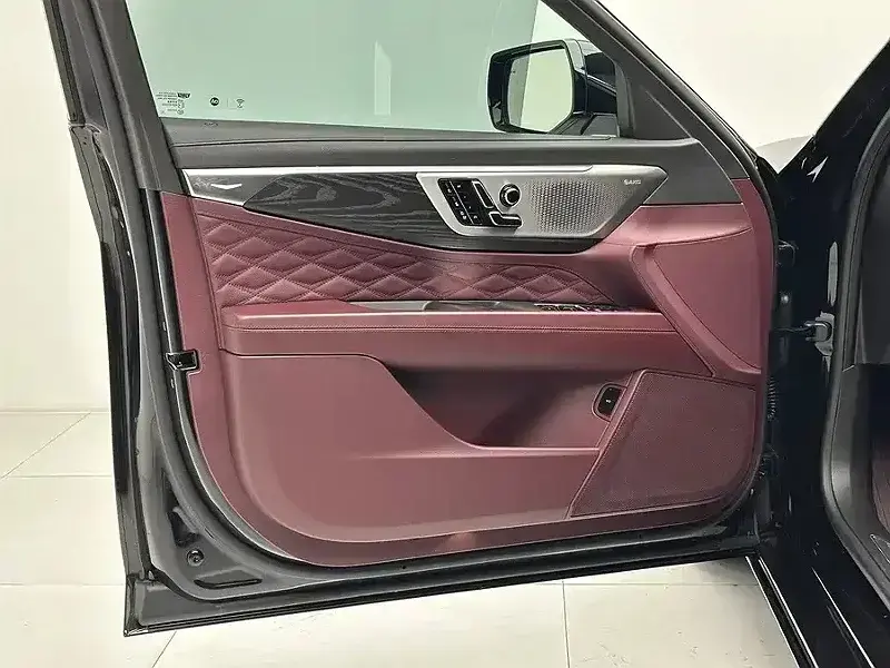 2023 Cadillac CT6 с пробегом 18 000 км