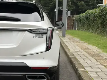2023 Cadillac GT4 с пробегом 8 000 км