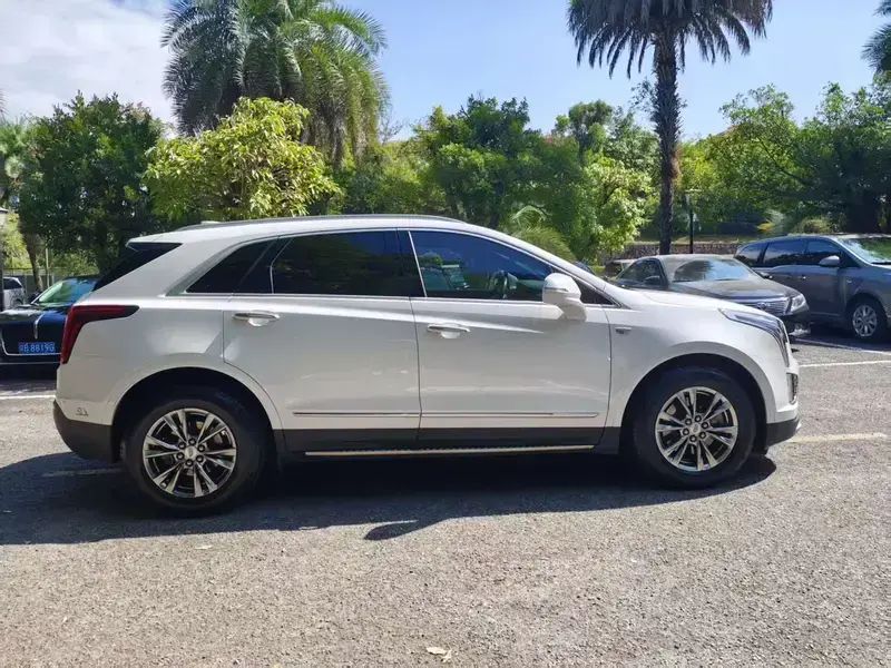 2020 Cadillac XT5 с пробегом 60 000 км