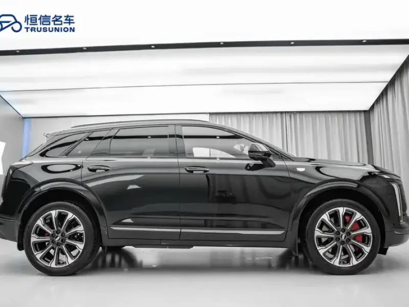 2025 Cadillac XT5 с пробегом 28 700 км