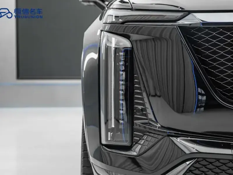 2025 Cadillac XT5 с пробегом 28 700 км
