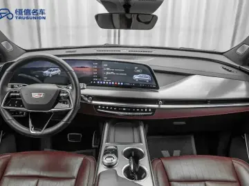 2025 Cadillac XT5 с пробегом 28 700 км