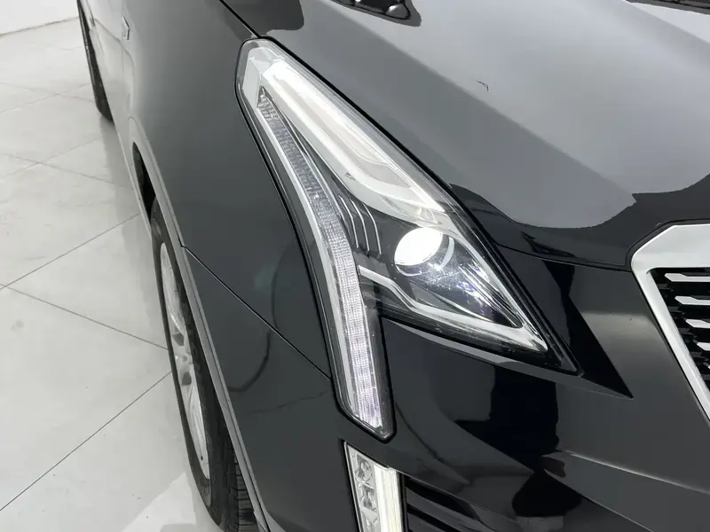 2021 Cadillac XT5 с пробегом 76 000 км