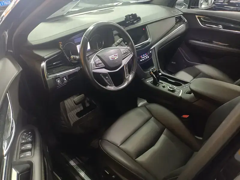 2021 Cadillac XT5 с пробегом 64 800 км