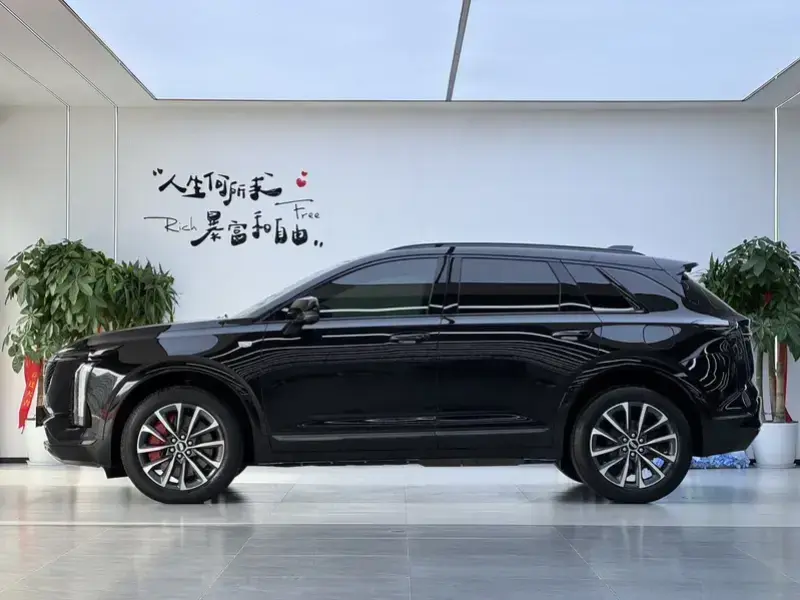 2026 Cadillac XT5 с пробегом 6 000 км