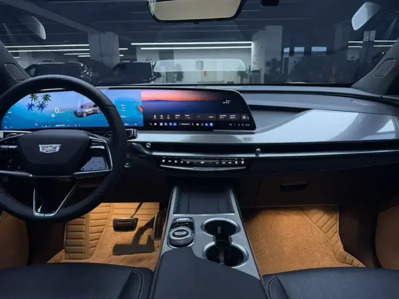 2026 Cadillac XT5 с пробегом 6 000 км