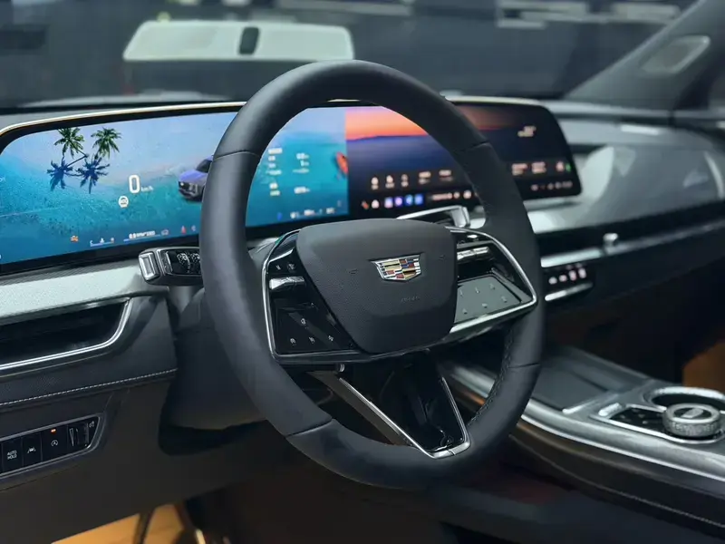 2026 Cadillac XT5 с пробегом 6 000 км