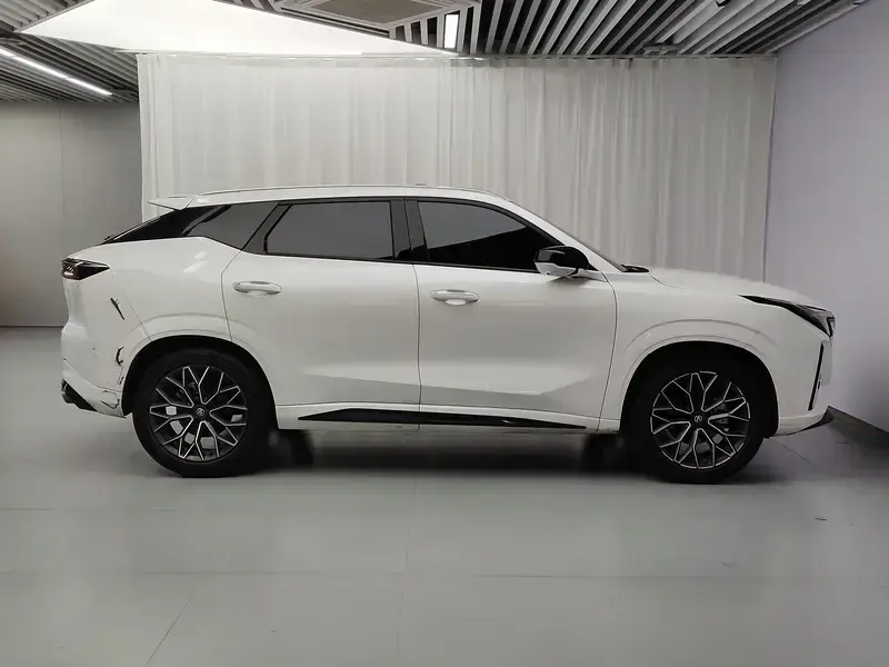 2025 Changan UNI-Z с пробегом 8 300 км