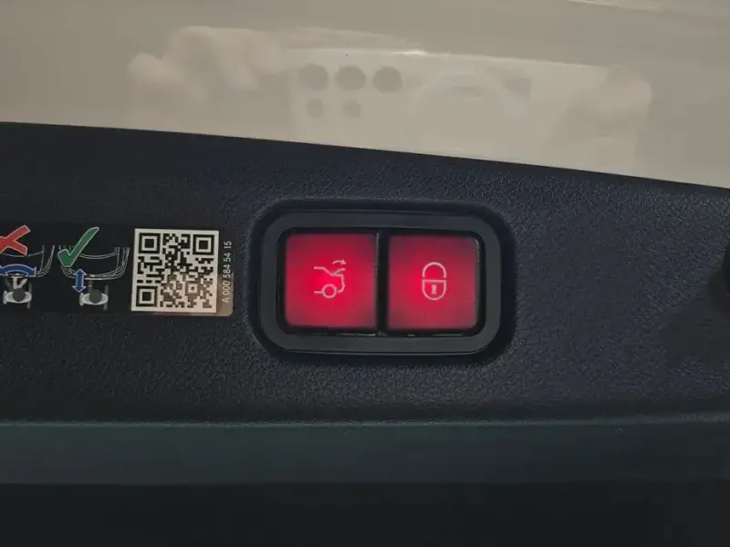 2025 Mercedes-Benz E-Класс с пробегом 5 678 км