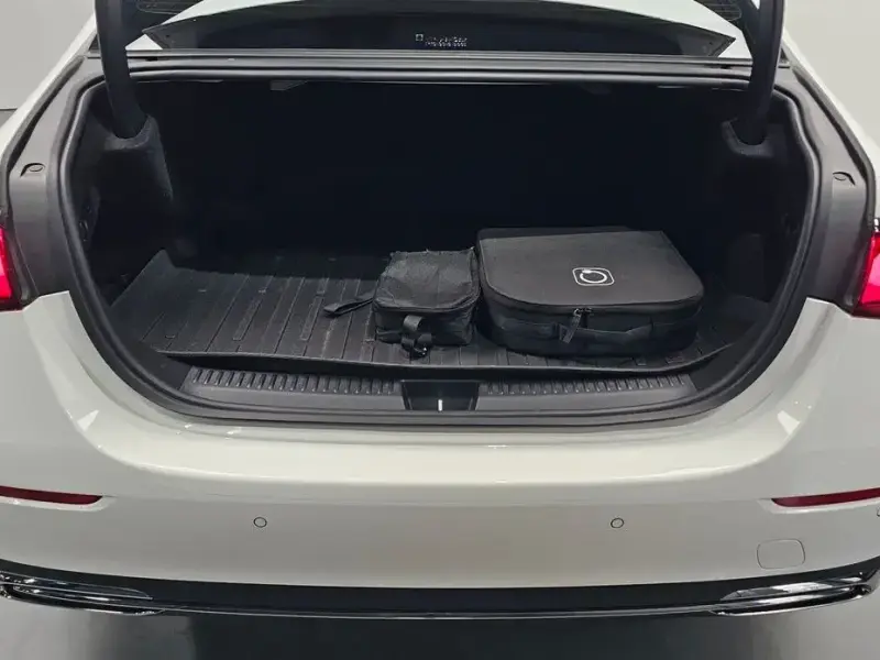 2025 Mercedes-Benz E-Класс с пробегом 5 678 км