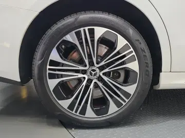 2025 Mercedes-Benz E-Класс с пробегом 5 678 км