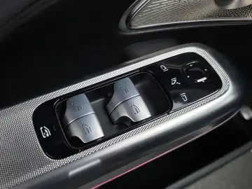 2025 Mercedes-Benz E-Класс с пробегом 4 042 км