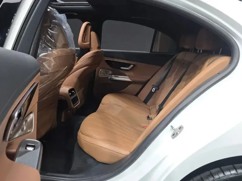2025 Mercedes-Benz E-Класс с пробегом 12 863 км