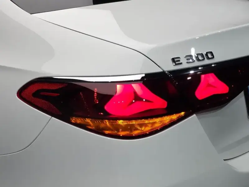 2025 Mercedes-Benz E-Класс с пробегом 17 316 км