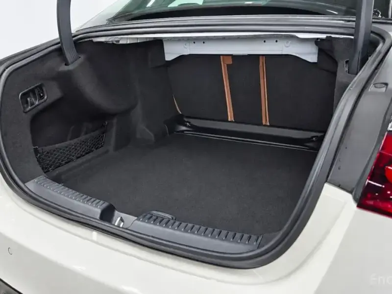 2026 Mercedes-Benz E-Класс с пробегом 1 087 км