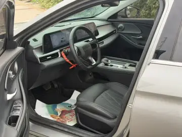 2025 Chery Arrizo 8 Pro с пробегом 13 000 км