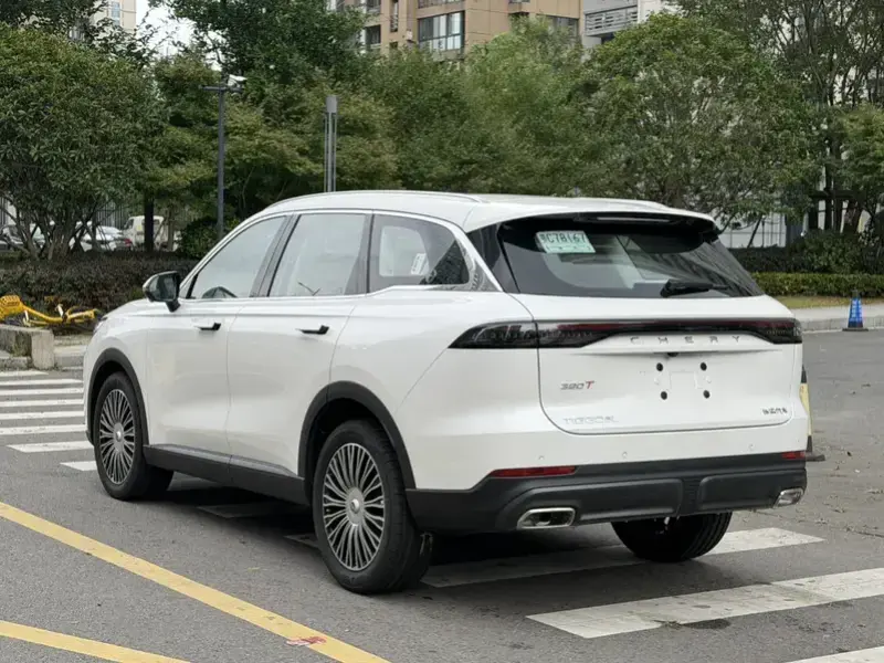 2024 Chery Tiggo 8L с пробегом 1 000 км