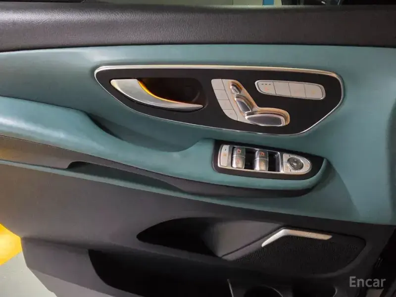 2022 Mercedes-Benz V-Класс с пробегом 90 430 км