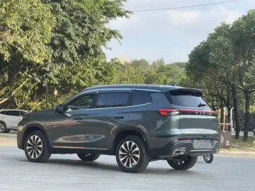 2025 Chery Tiggo 8 Plus с пробегом 10 000 км
