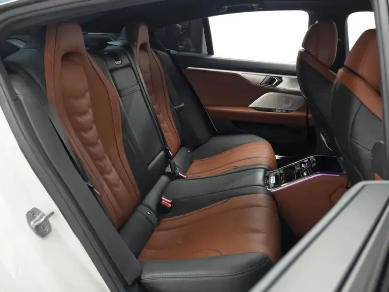 2024 BMW 8 серии с пробегом 43 507 км