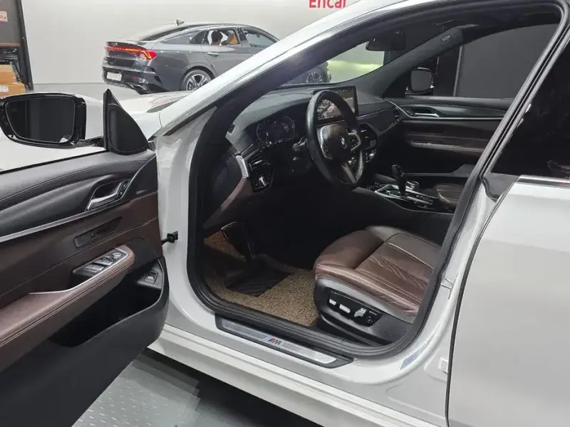 2023 BMW 6 серии с пробегом 71 094 км