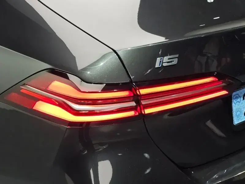 2025 BMW i5 с пробегом 18 659 км