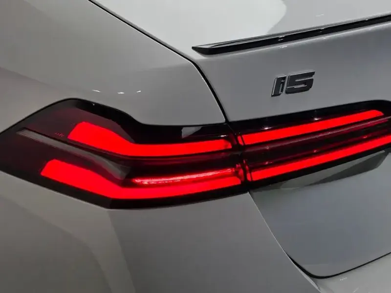 2024 BMW i5 с пробегом 53 008 км